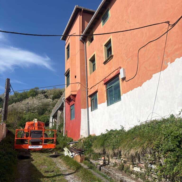 Ladrillo caravista: por qué absorbe agua y cómo se trata sin pintarlo