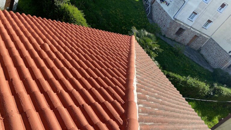 Aislar el tejado por dentro o por fuera: qué compensa en el norte