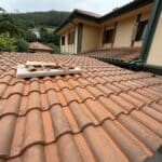 Cuánto cuesta arreglar un tejado (y qué mueve de verdad el precio)