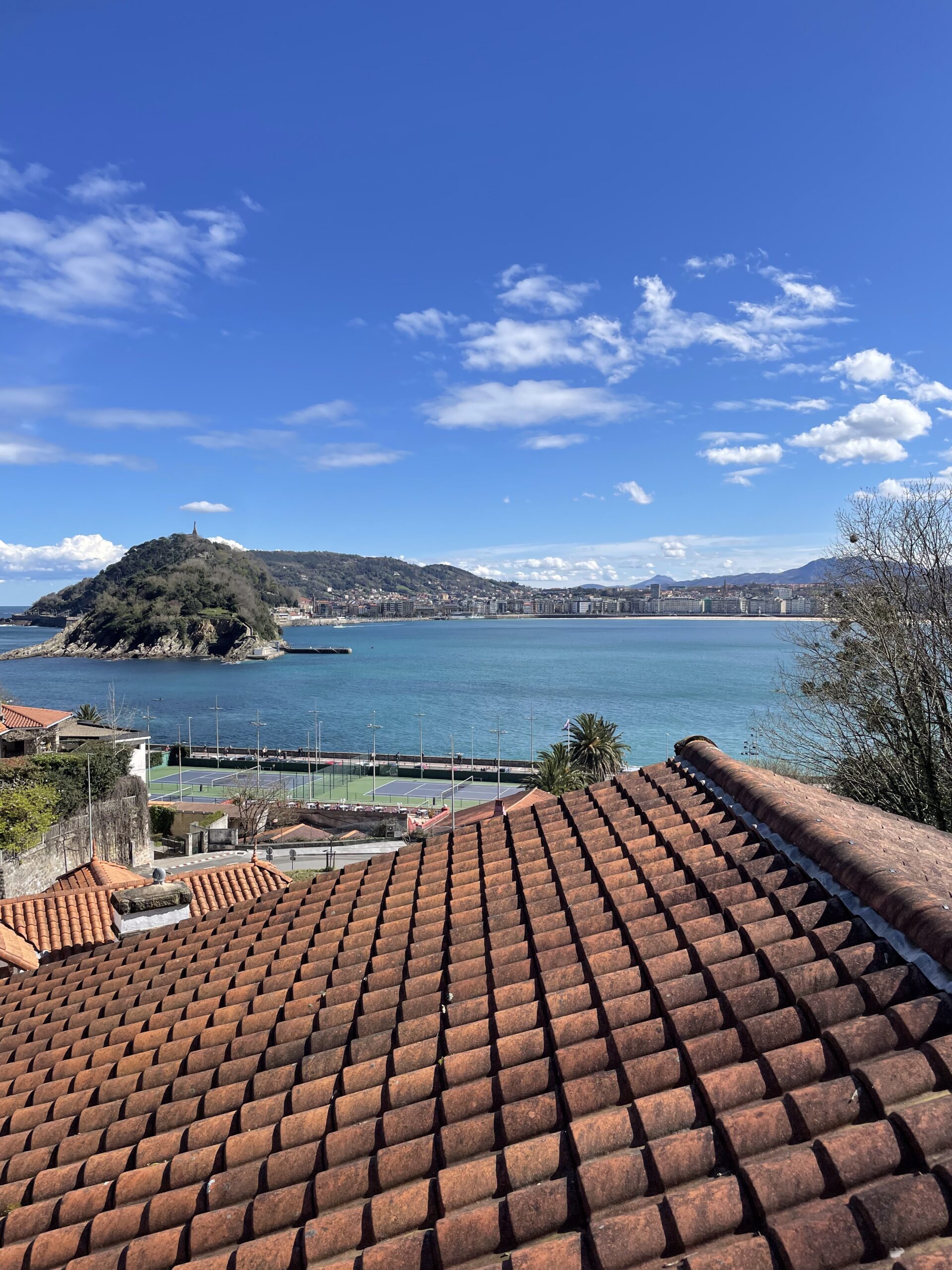 Cubierta rehabilitada con vistas a la bahía de La Concha, Donostia